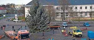 „Wir haben doch schon ein Stadion hier“, heißt es vor dem Ludwigsfelder Rathaus. Über den Umzug freuen würden sich trotzdem viele.