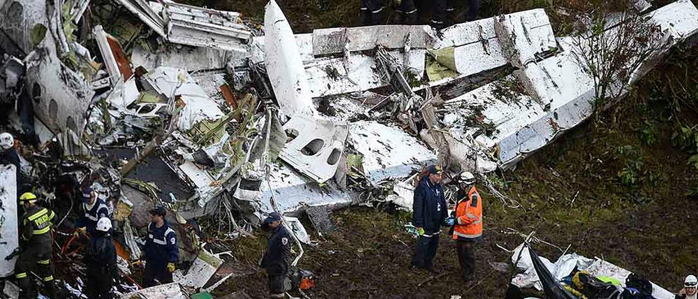 Absturz auf dem Weg nach Kolumbien: Das Wrack der verunglückten Maschine 