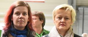 Friederike Schwebler, Frauen- und geschlechterpolitische Sprecherin von Bündnis 90 / Die Grünen Berlin, und Renate Künast (MdB), Vorsitzende des Ausschusses für Recht &amp; Verbraucherschutz, am letztjährigen "Tag gegen Gewalt an Frauen".