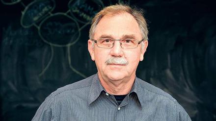 Jens Großpietsch, 67, hat sich als erfolgreicher Leiter der Moabiter Heinrich-von-Stephan-Schule einen Namen gemacht. Inzwischen berät er die freie Freudberg-Schule.