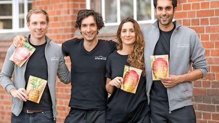 Das Dörrwerk-Team: Jonas Bieber, Philipp Prechtner, Produktionsleiterin Karolina Brychcy und Zubin Farahani (v. l.).