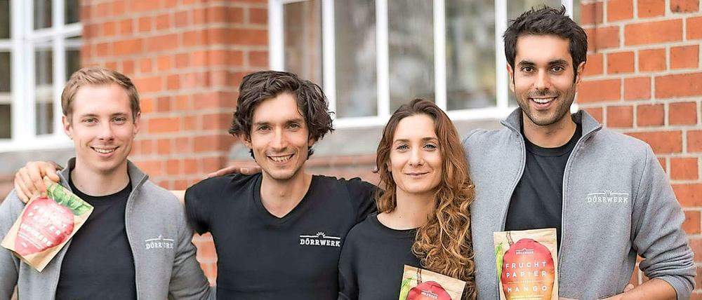Das Dörrwerk-Team: Jonas Bieber, Philipp Prechtner, Produktionsleiterin Karolina Brychcy und Zubin Farahani (v. l.).
