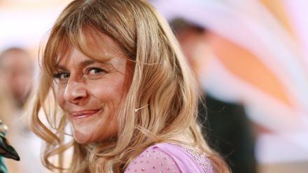 Nastassja Kinski soll bereits mündlich zugesagt haben.