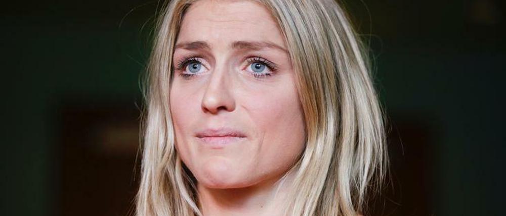 Den Tränen nahe. Therese Johaug versteht die Welt nicht mehr.
