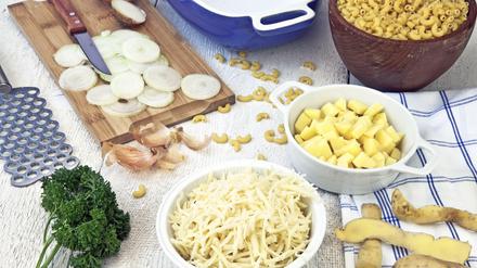 Die Zutaten für die Pasta e Patate müssen solange sanft köcheln, bis sie am Ende die Konsistenz eines Pürees haben. 