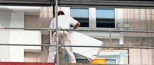Verkleidet mit Styropor: Wenn die Gebäudedämmung jedoch giftige Flammschutzmittel enthält, muss sie neuerdings als Sondermüll behandelt werden. 