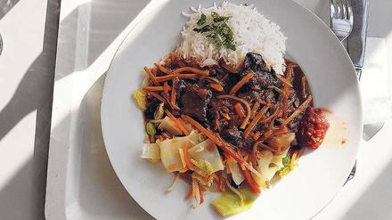 Üblich sind Tagesgerichte wie dieses Chop Suey