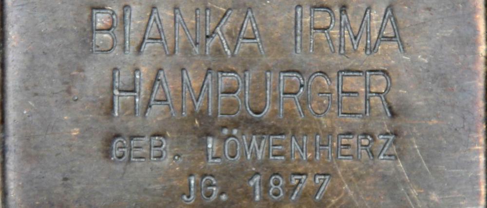 Der Stolperstein für Bianka Hamburger in der Englerallee 6 in Berlin-Dahlem.