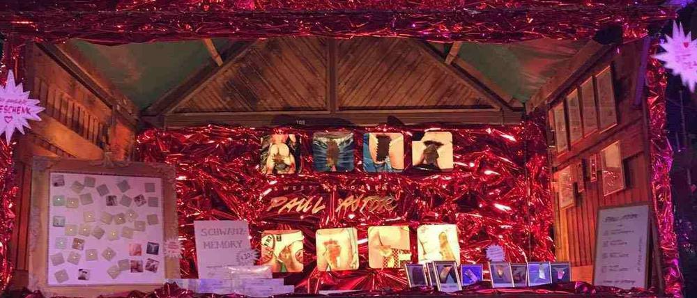 Der Stand von Paul Astor auf einem Weihnachtsmarkt in Köln.