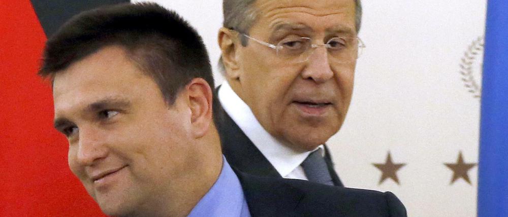 Russlands Außenminister Sergej Lawrow (rechts) mit seinem ukrainischen Amtskollegen Pawlo Klimkin vor den Gesprächen in Minsk.