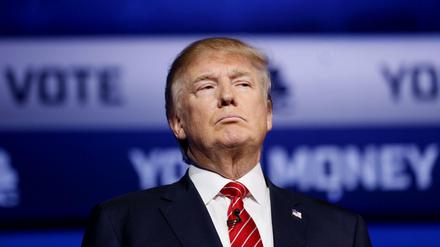 Der Schritt sei rechtlich nicht zwingend, er wolle sich aber voll und ganz auf die Staatsgeschäfte konzentrieren, sagt Donald Trump zu seinem Rückzug als Geschäftsmann.