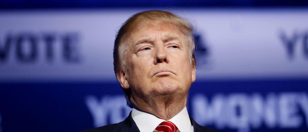 Der Schritt sei rechtlich nicht zwingend, er wolle sich aber voll und ganz auf die Staatsgeschäfte konzentrieren, sagt Donald Trump zu seinem Rückzug als Geschäftsmann.