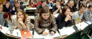 Immer mehr wollen studieren. Bundesweit sind es schon über 2,8 Millionen - über eine Million mehr als vor 15 Jahren.