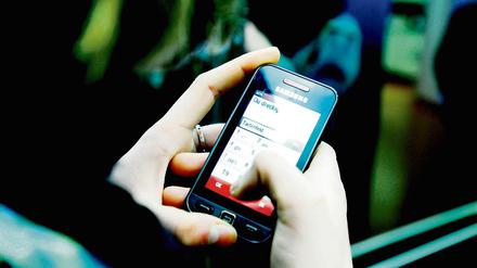 Smartphones sind in den Schulen allgegenwärtig: Es wird gechattet, fotografiert - und gemobbt.