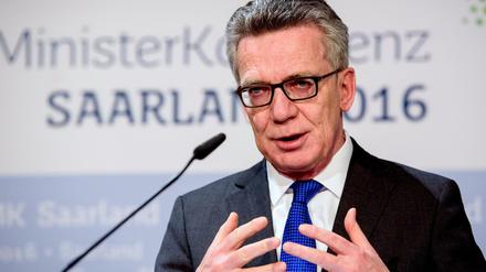 Will freiwillige Ausreise von Asylbewerbern durch finanzielle Anreize ausbauen: Bundesinnenminister Thomas de Maizière (CDU).