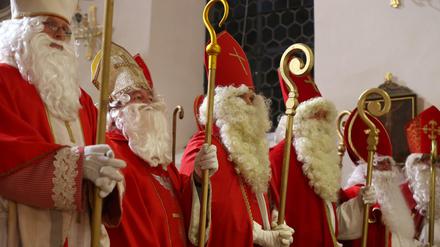 Freigiebiger Bischof. Die Legende vom Nikolaus basiert auf einer historischen Begebenheit.