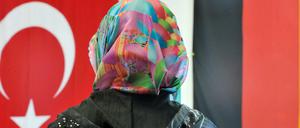 Zwischen den Tüchern. Eine jener Damen, für die Kopftuchverbote wohl auch Berufsverbote wären.