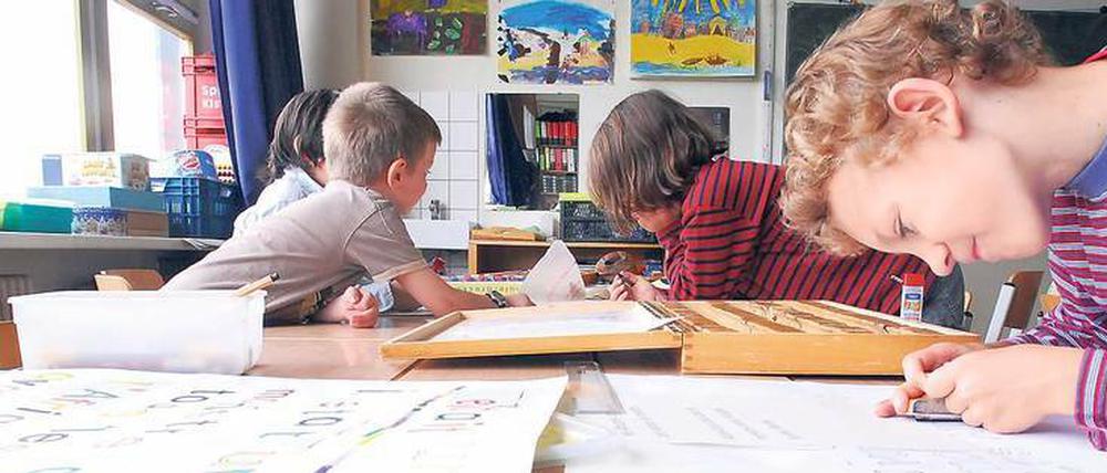 Beim Deutschlesen schneiden die bilingual unterrichteten Kinder in Berlin sogar etwas besser ab als Schüler aus regulären Klassen.