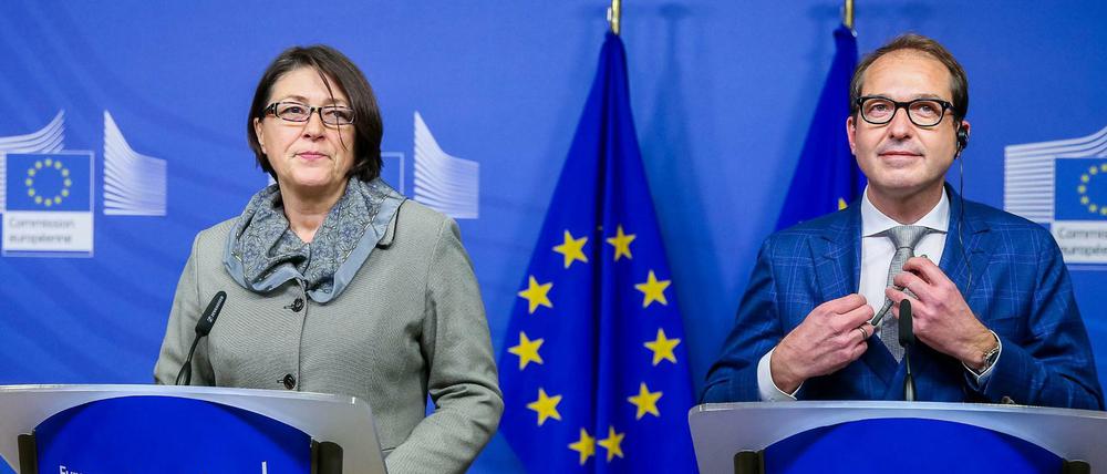 EU-Verkehrskommissarin Bulc hat den Widerstand gegen die Mautpläne von Bundesverkehrsminister Dobrindt (CSU) aufgegeben.