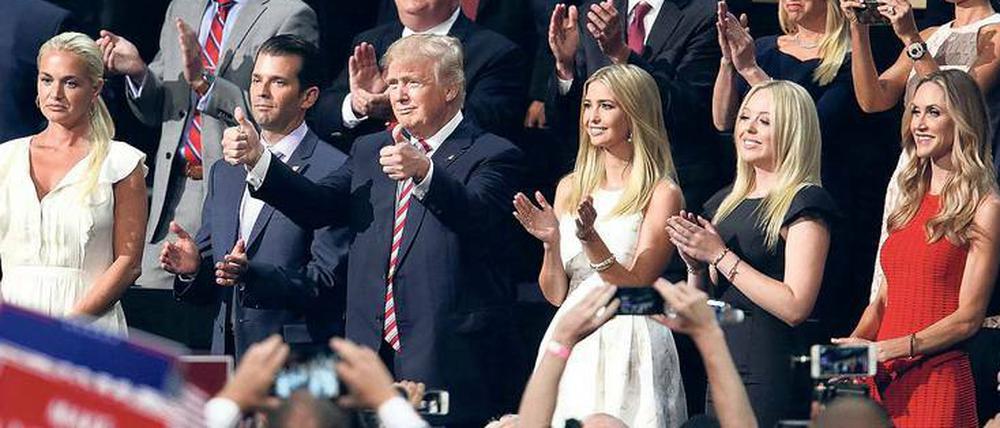 Familienbande. Experten befürchten, dass Donald Trump durch seine Kinder weiter Einfluss auf die Geschäfte nimmt.