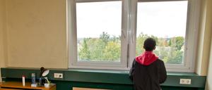 Sehnsucht: Viele minderjährige Flüchtlinge sehnen sich aus der Unterkunft heraus. Manche verschwinden. 