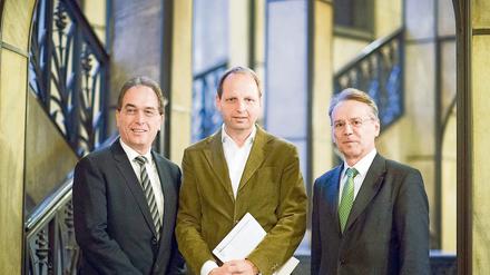 Rüdiger Reiff (links) mit Thomas Heilmann (CDU) und Christoph Partsch (r) am 03.12.2014 in der Senatsverwaltung für Justiz in Berlin. 