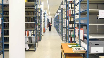 Seit bald einem halben Jahrhundert bewahrt das Universitätsarchiv alte Akten auf. Der Umfang wächst jährlich um mehr als 100 Regalmeter.