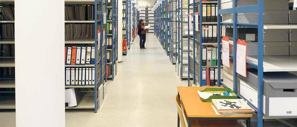 Seit bald einem halben Jahrhundert bewahrt das Universitätsarchiv alte Akten auf. Der Umfang wächst jährlich um mehr als 100 Regalmeter.