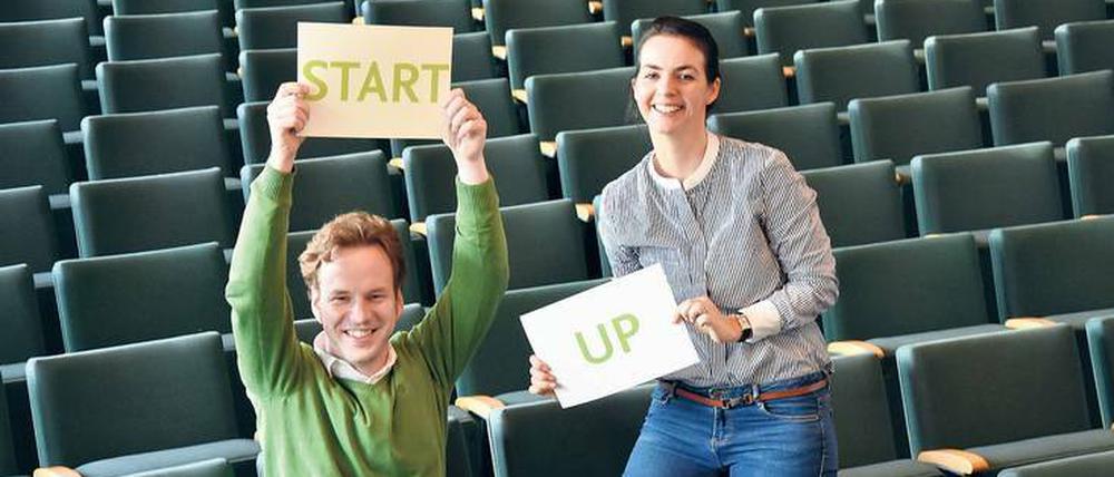 Von der Forschung auf den Markt: Florian Hauer und Amelie Wiedemann sind Wissenschaftler - und Unternehmensgründer.