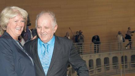 Grund zur Freude. Kulturstaatsministerin Monika Grütters (CDU) während einer Vorbesichtigung der Barenboim-Said Akademie im Juli 2016 gemeinsam mit dem Gründer Daniel Barenboim. 