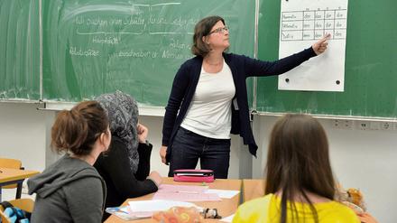 Potenziale erkennen. Lehrkräfte neigen dazu, sprachliche mit fachlichen Problemen gleichzusetzen, warnt die Deutsch-Didaktikerin Beate Lütke. Das Foto zeigt einen Kurs in Deutsch als Zweitsprache am Auguste-Viktoria-Gymnasium in Trier.