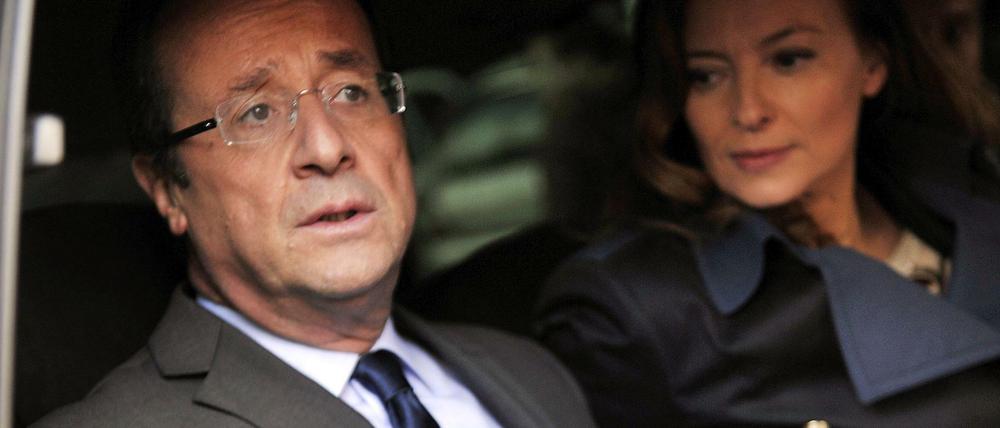 Frankreich ist kompliziert geworden. Bald-Ex-Präsident Hollande dilettierte 2014 als heimlicher Geliebter seiner Inzwischen-Lebensabschnittsgefährtin, der Schauspielerin Julie Gayet. Darüber schrieb ihre Vorgängerin in dieser Rolle, Valerie Trierweiler, ein Buch, das später verfilmt wurde. Dabei stand Fronkreisch mal für ganz einfache Liberté mit Cigarettes/Baguette/Jeanette/Claudette. Alles perdu?