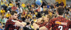 Schön festgemacht. Die Füchse, hier gegen die Rhein-Neckar Löwen, wollen in Europa für Furore sorgen.