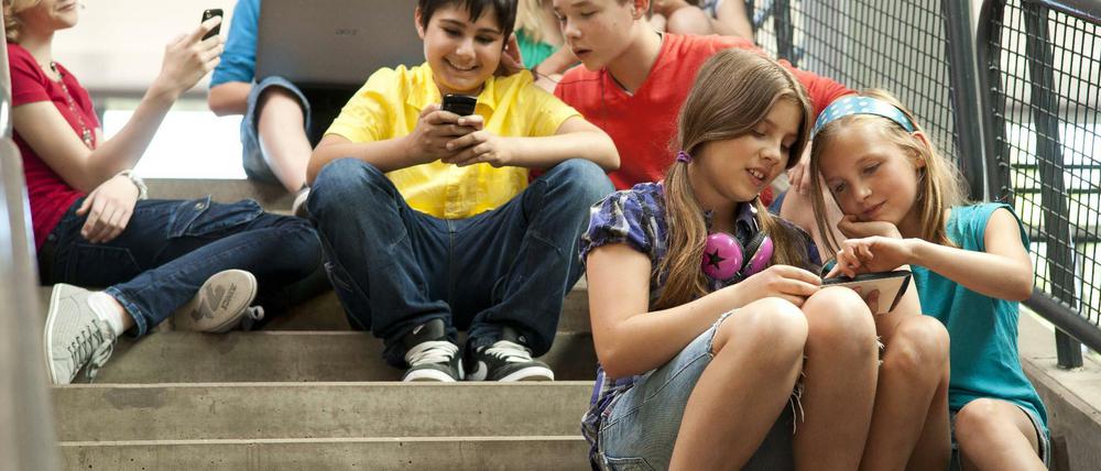 Die Senioren-Union fordert ein Handyverbot an Schulen.