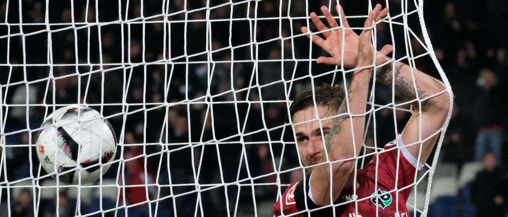 Hannovers Martin Harnik bejubelt sein Tor zum 1:1 gegen Heidenheim.