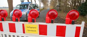 Sperrbezirk. So wie hier in Cloppenburg gibt es auch in Berlin und Brandenburg mehrere Areale, in denen wegen Vogelgrippe besondere Regeln gelten.