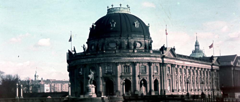 Unterm Hakenkreuz. Auch das Kaiser-Friedrich-Museum und seine Förderer wurden vereinnahmt.
