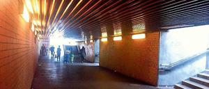 Grusel-Passage. Die Unterführung an der Landsberger Allee soll im Sommer 2017 renoviert werden. 