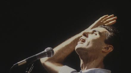 Postpunk. Der Frontman der Talking Heads David Byrne 1981 bei einem Konzert in Bologna.