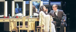 Lescaut (Roman Trekel) und seine Schwester Manon (Anna Nechaeva)