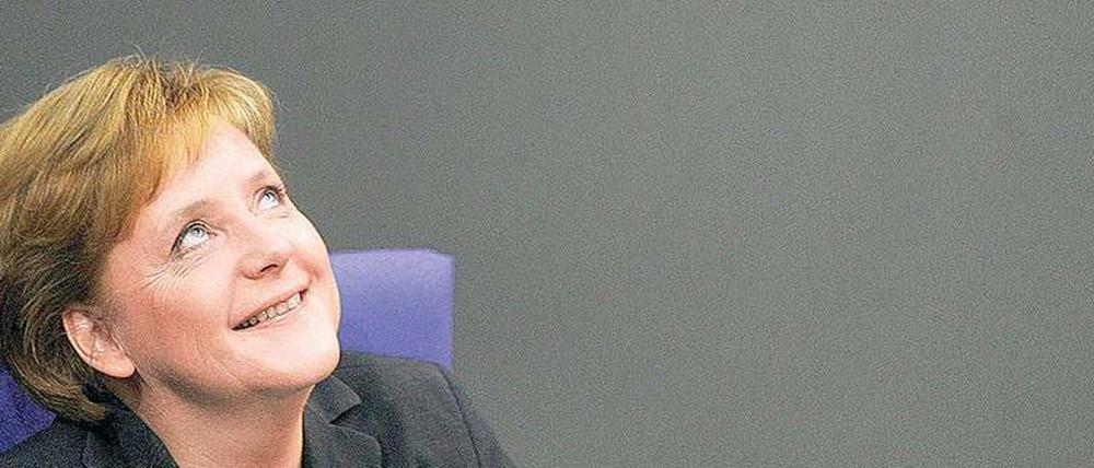 Das Leben ist schön. Angela Merkel bei einer Bundestagsdebatte im Jahr 2005, dem Jahr, in dem sie Bundeskanzlerin wurde. 