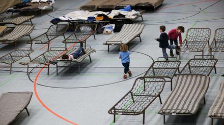 Viele Flüchtlinge müssen immer noch in den als Notunterkünften umfunktionierten Turnhallen leben.