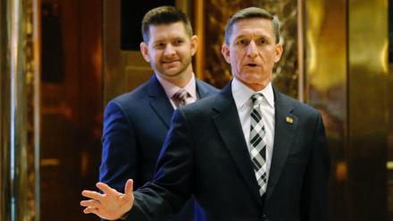 Der eine gefeuert, der andere umstritten: Michael G. Flynn (hinten) und sein Vater Michael T. 