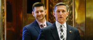 Der eine gefeuert, der andere umstritten: Michael G. Flynn (hinten) und sein Vater Michael T. 