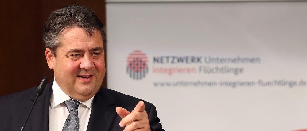 Bundeswirtschaftsminister Sigmar Gabriel (SPD) spricht am 01.12.2016 auf einer Veranstaltung im Haus der Deutschen Wirtschaft in Berlin.