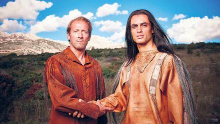 Nichts und niemand soll sie auseinanderbringen. Old Shatterhand (Wotan Wilke Möhring, links) und Winnetou (Nik Xhelilaj) sind in Blutsbrüderschaft vereint. 