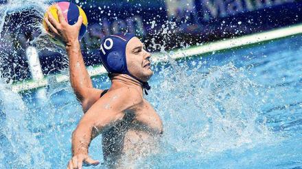 Eine große Nummer. Filip Filipovic trägt die Zehn auf der Kappe, wie Messi. Und im Wasserball sind seine Fähigkeiten und Erfolge genauso außergewöhnlich. Foto: Imago/Insidefoto