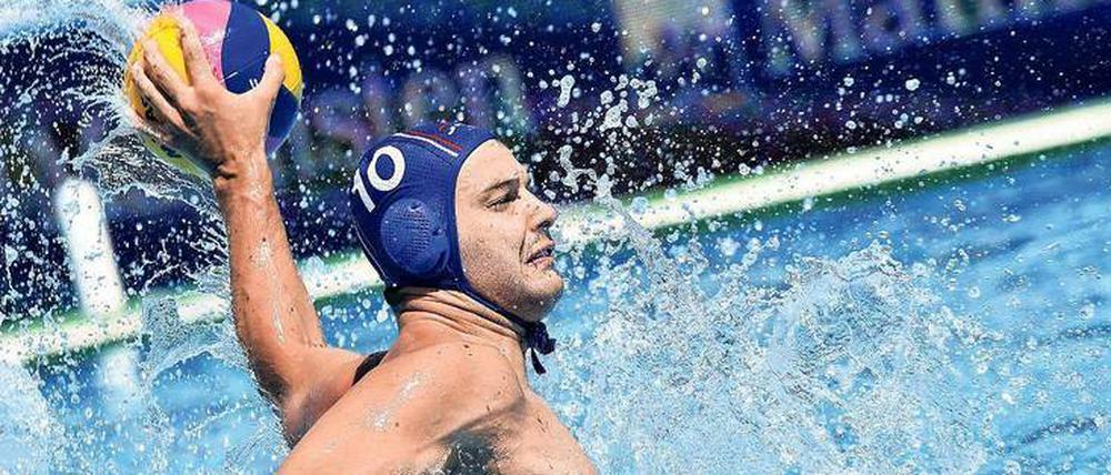 Eine große Nummer. Filip Filipovic trägt die Zehn auf der Kappe, wie Messi. Und im Wasserball sind seine Fähigkeiten und Erfolge genauso außergewöhnlich. Foto: Imago/Insidefoto