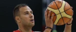 Carl English steht vor seinem Debüt für Alba.