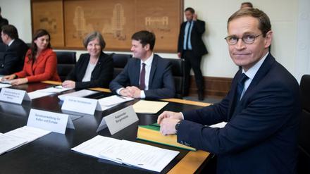 Michael Müller und die neuen Senatoren bei der Konstituierung im Roten Rathaus.
